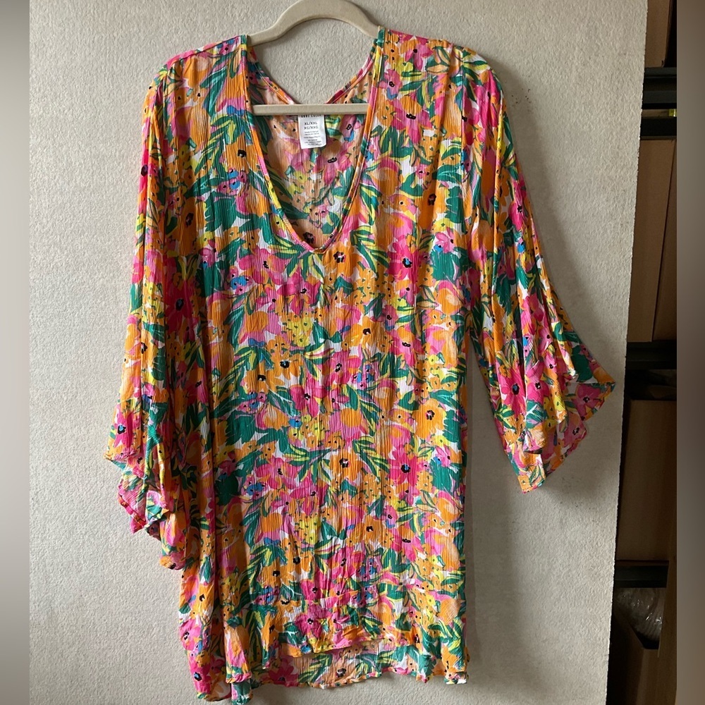 Anne Cole Floral V-Neck Tunic. 3/4 sleeves. Size XL
